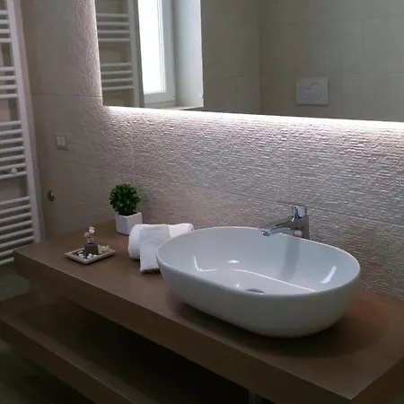 לינה וארוחת בוקר Ledwars