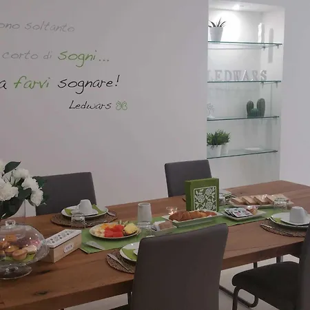 Ledwars לינה וארוחת בוקר