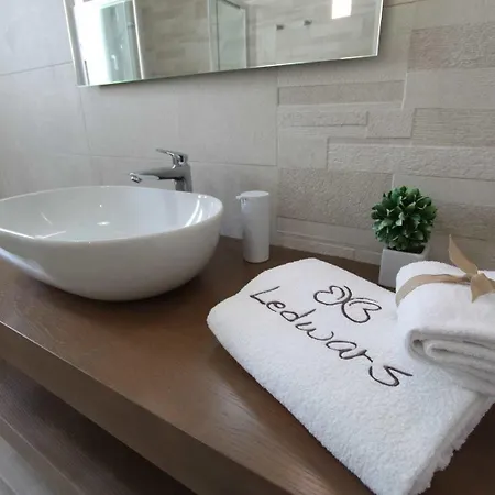 Bed and breakfast Ledwars 3*