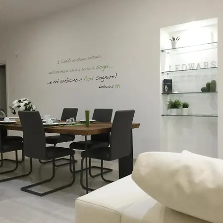 לינה וארוחת בוקר Ledwars