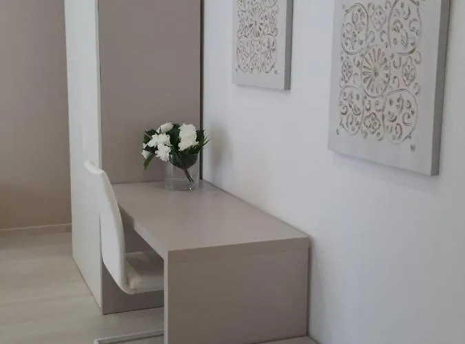 Ledwars Bed & Breakfast 3*